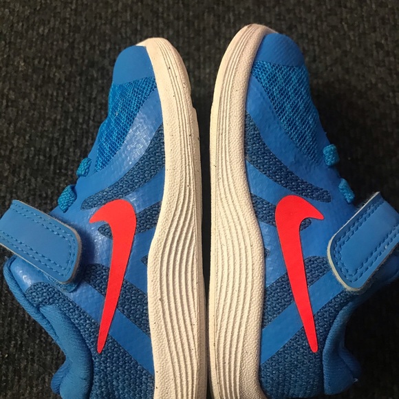 NIKE toddler size 4 shoes - Picture 3 of 4